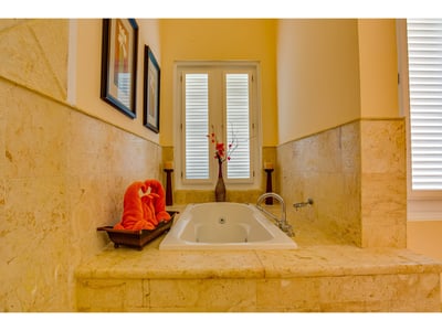 Luxury Villa Photo #32