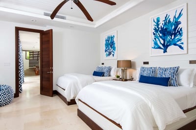 Luxury Villa Photo #17