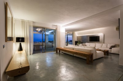 Luxury Villa Photo #13