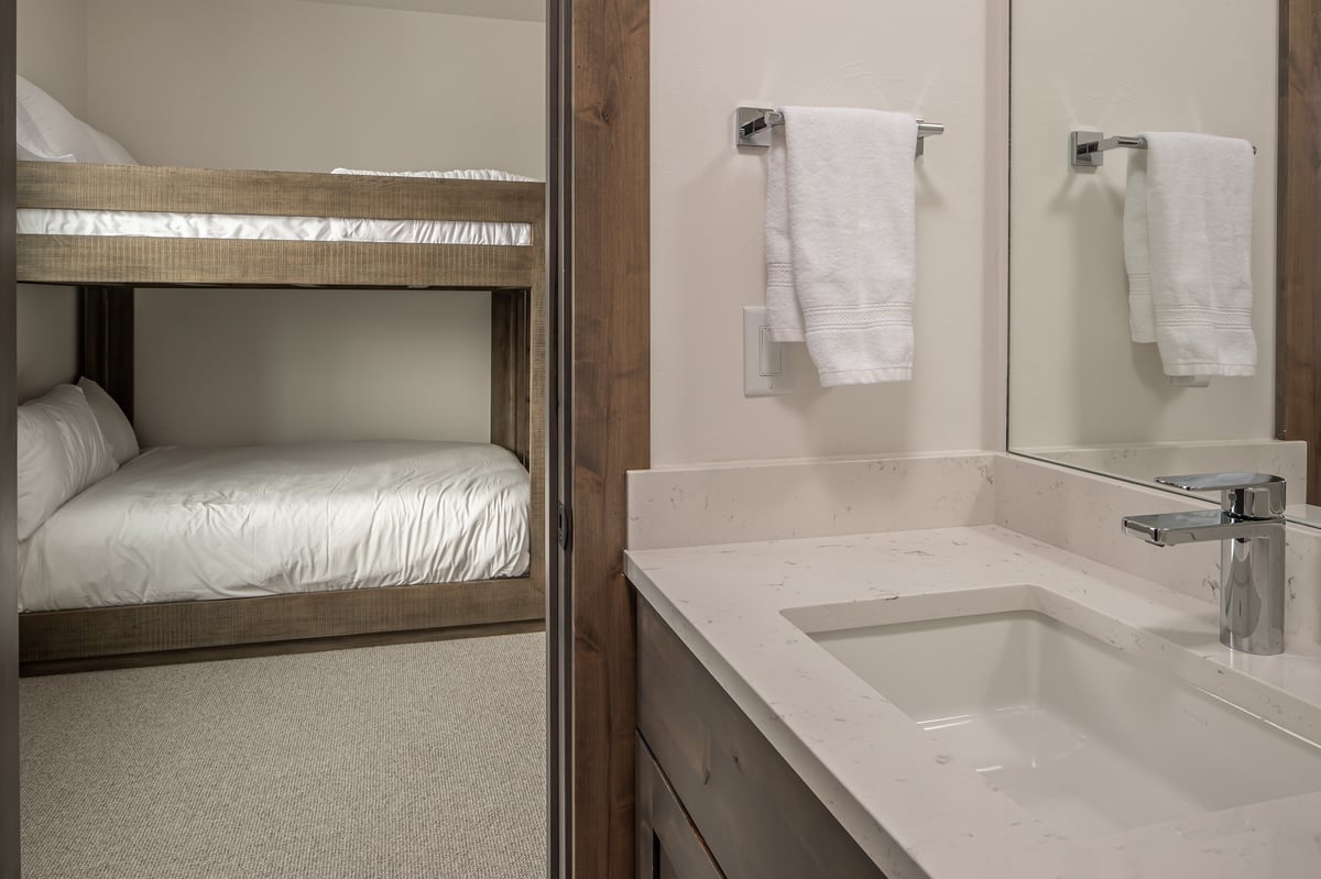 22 Lower Cascade Ridge