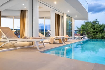 Luxury Villa Photo #8