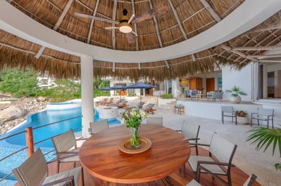 Luxury Villa Photo #14