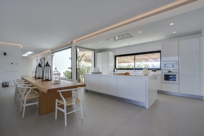 Luxury Villa Photo #16
