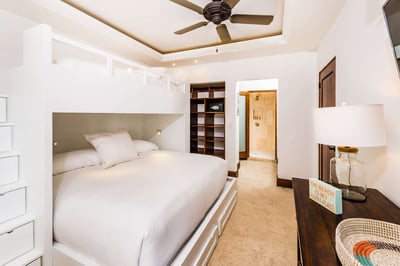 Luxury Villa Photo #24