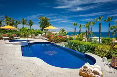 Luxury Villa Photo #4