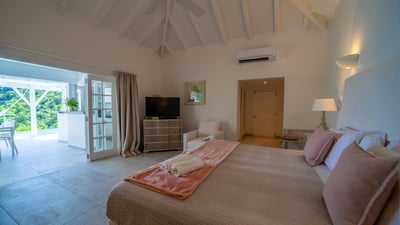 Luxury Villa Photo #25