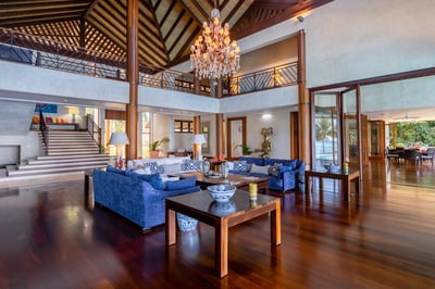 Luxury Villa Photo #26