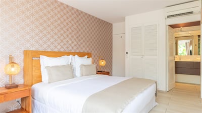 Bedroom 3: Situated on the lower level. Queen size bed, air conditioning, HD-TV, Dish Network, safe.