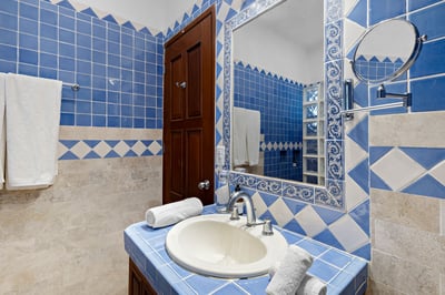 Luxury Villa Photo #38