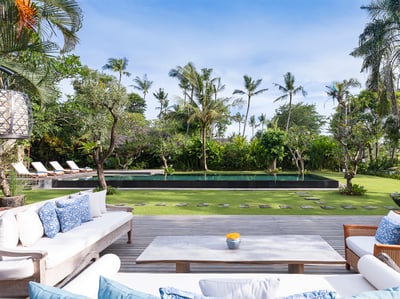 Luxury Villa Photo #6