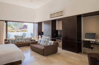 Luxury Villa Photo #23