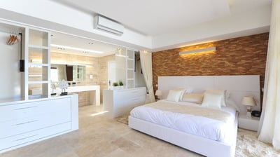 Bedroom 1: Air-conditioning, king size bed, HD-TV, Dish Network, iPod dock, in-room safe, WiFi, ensu