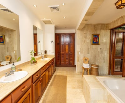 Luxury Villa Photo #42