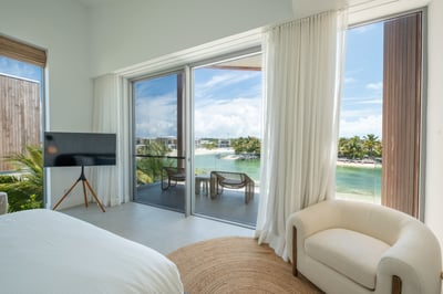Luxury Villa Photo #26