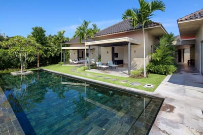 Luxury Villa Photo #3
