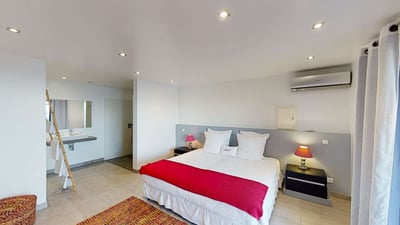 Luxury Villa Photo #47
