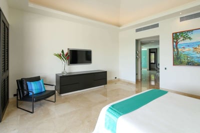 Luxury Villa Photo #31