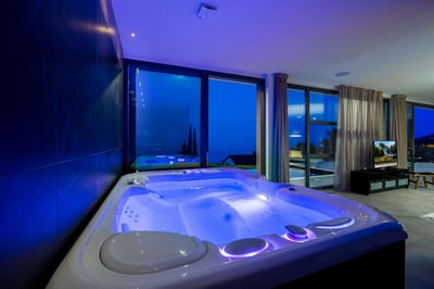 Luxury Villa Photo #13