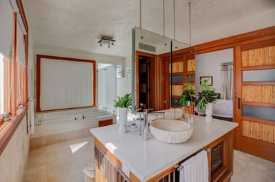 Luxury Villa Photo #38