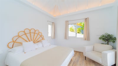Luxury Villa Photo #25