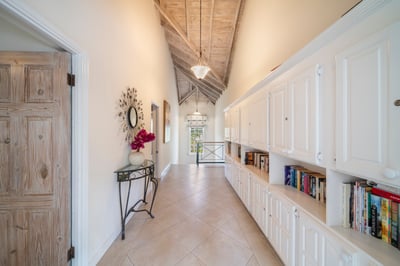 Luxury Villa Photo #19