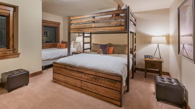 Chalet Fuego - Bunkroom, lower level