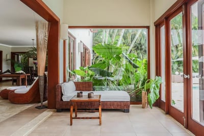 Luxury Villa Photo #14