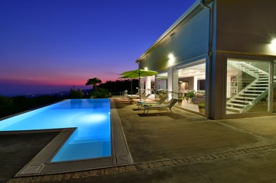 Luxury Villa Photo #4