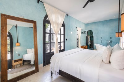 Luxury Villa Photo #18