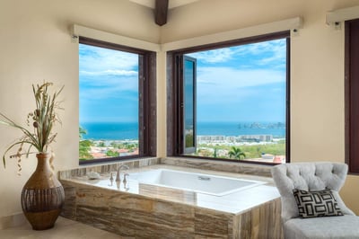 Luxury Villa Photo #37