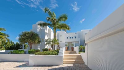 Luxury Villa Photo #10