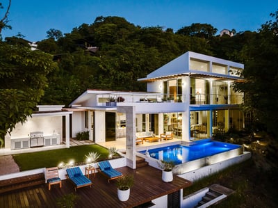 Have you ever felt like staying in the jungle, but with all the luxuries?