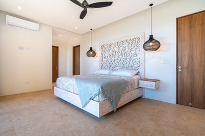 Luxury Villa Photo #35