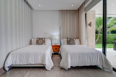 Luxury Villa Photo #28