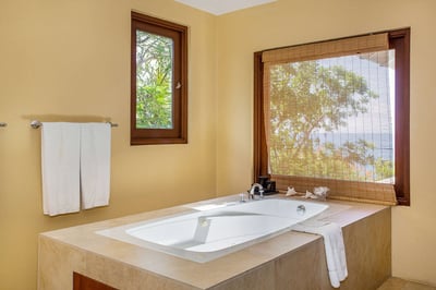 Luxury Villa Photo #18