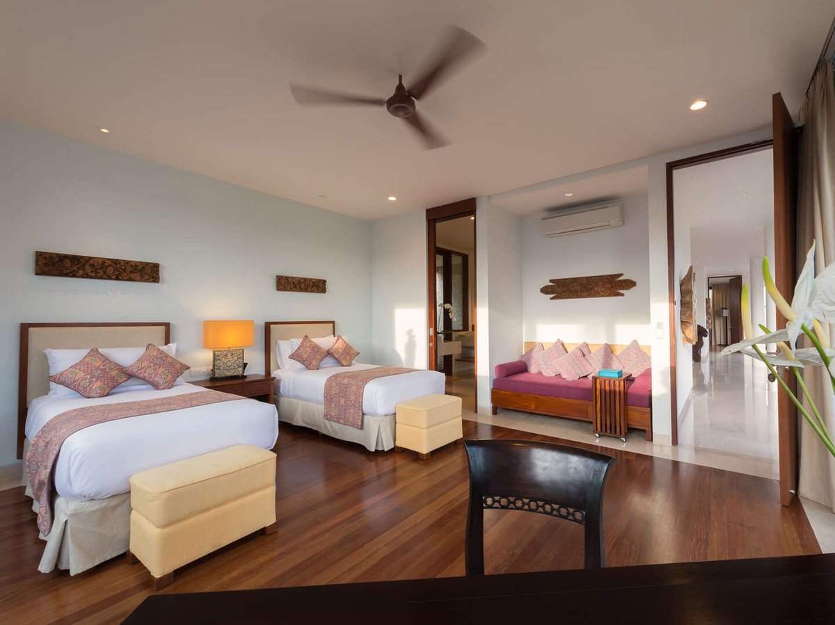 Villa Marie | Downstairs twin bedroom - Image 36