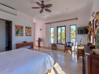 Luxury Villa Photo #40