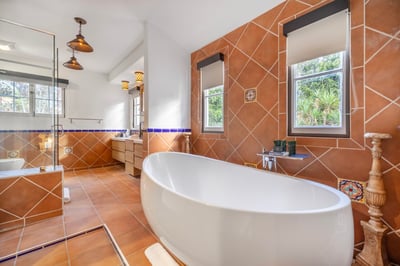 Luxury Villa Photo #31