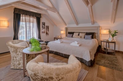 Luxury Villa Photo #25