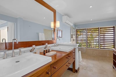 Luxury Villa Photo #24