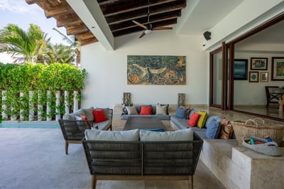 Luxury Villa Photo #13