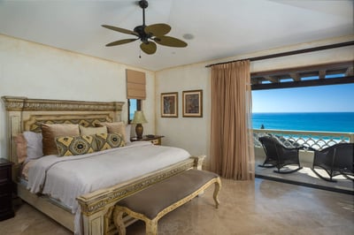 Luxury Villa Photo #32