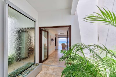 Luxury Villa Photo #14