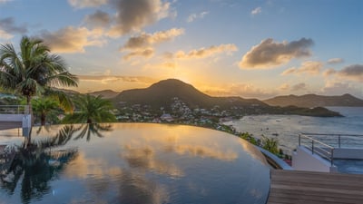 Luxury Villa Photo #4