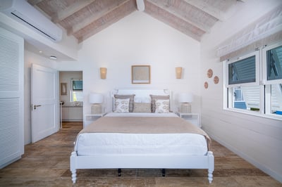 Luxury Villa Photo #43
