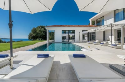 Luxury Villa Photo #2