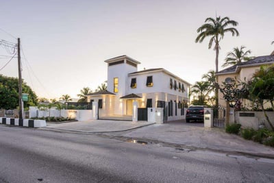 Luxury Villa Photo #3