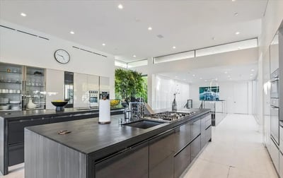 Luxury Villa Photo #23