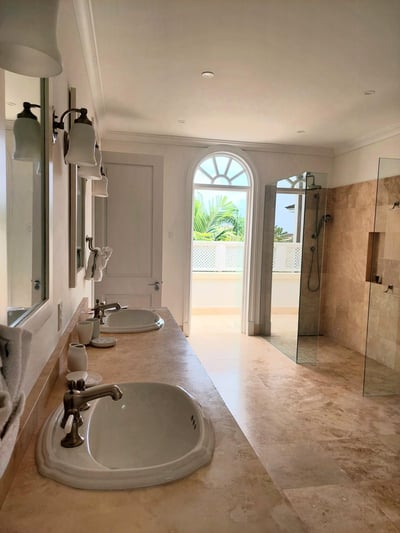 Luxury Villa Photo #14