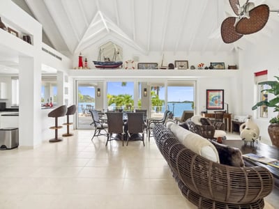 Luxury Villa Photo #9